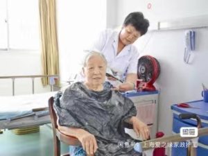 上海医院的护工一天多少钱,用医院的护工还是网约护工? 上海医院的护工一天多少钱,用医院的护工还是网约护工?